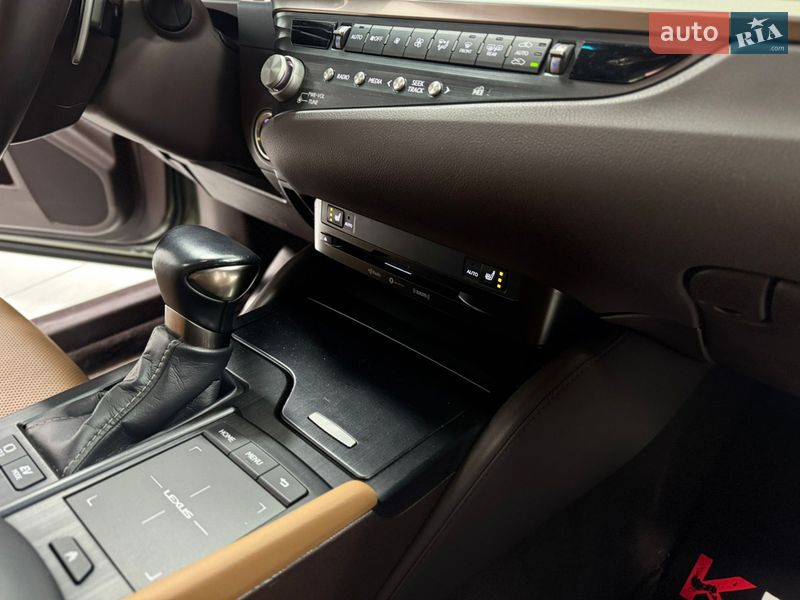Седан Lexus ES 2020 в Одесі