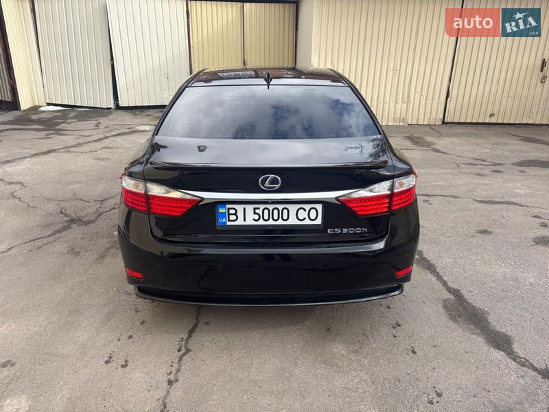 Седан Lexus ES 2015 в Полтаве