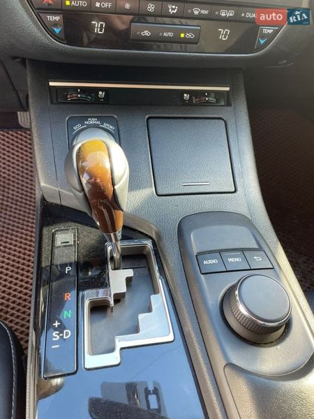 Седан Lexus ES 2014 в Киеве фото 28 Седан Lexus ES 2014 в Киеве