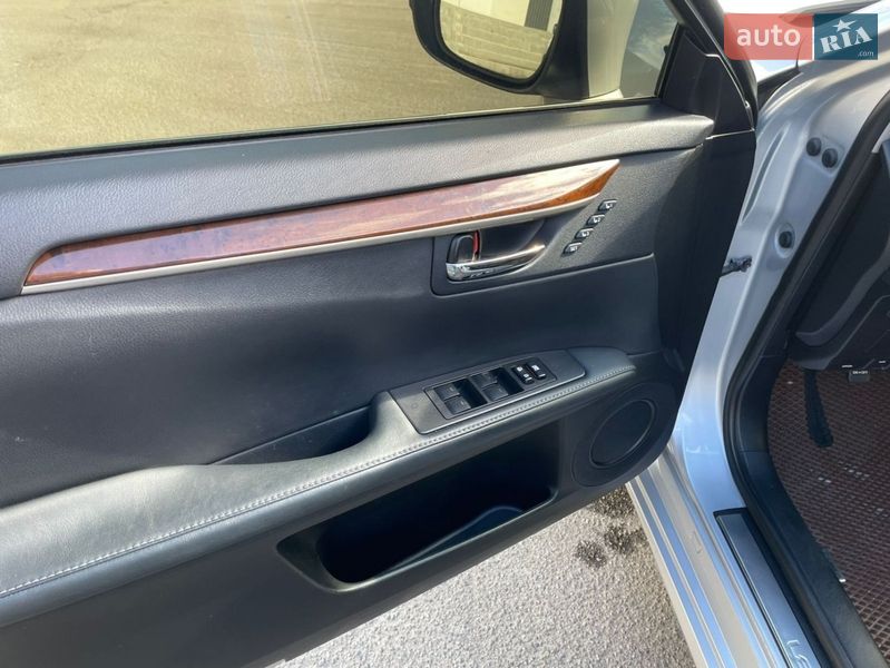 Седан Lexus ES 2014 в Киеве фото 37 Седан Lexus ES 2014 в Киеве