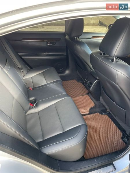 Седан Lexus ES 2014 в Киеве фото 43 Седан Lexus ES 2014 в Киеве