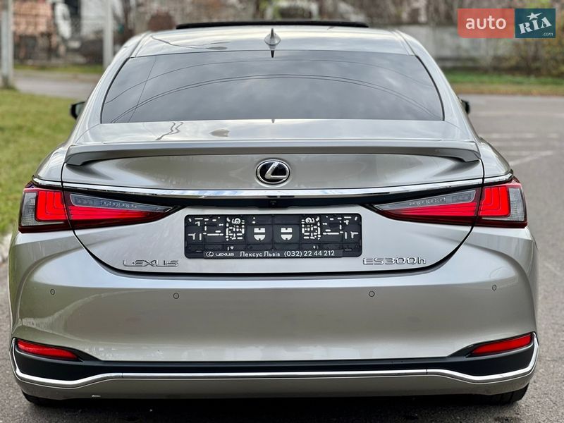 Седан Lexus ES 2024 в Рівному