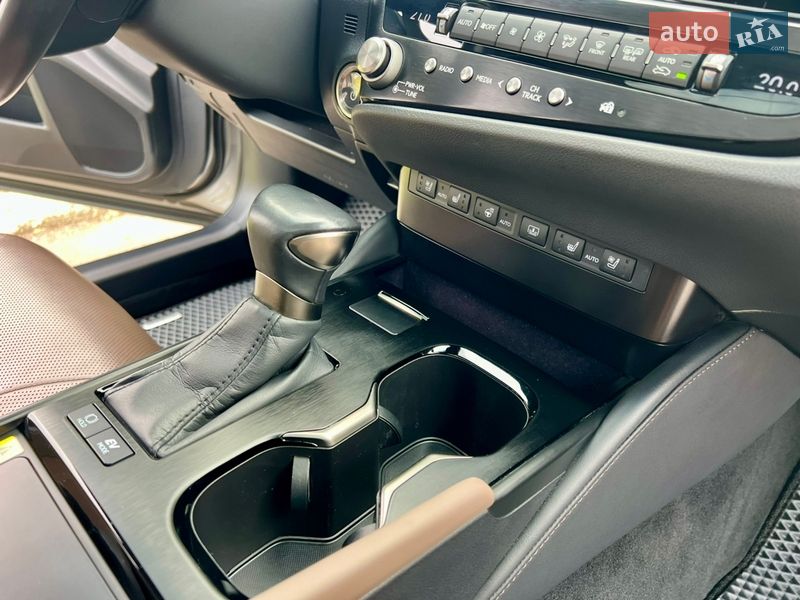 Седан Lexus ES 2024 в Рівному