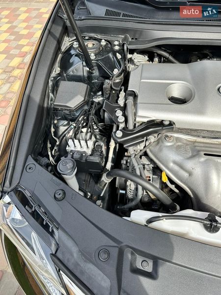 Седан Lexus ES 2016 в П'ятихатках