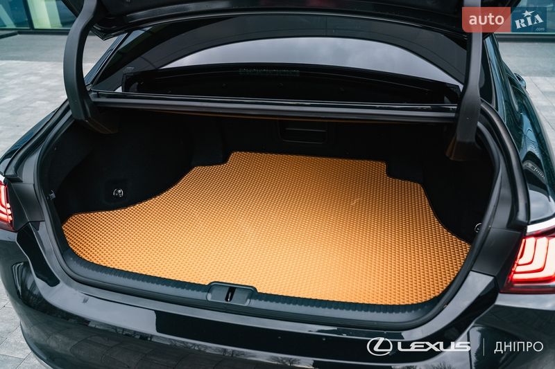 Седан Lexus ES 2024 в Дніпрі