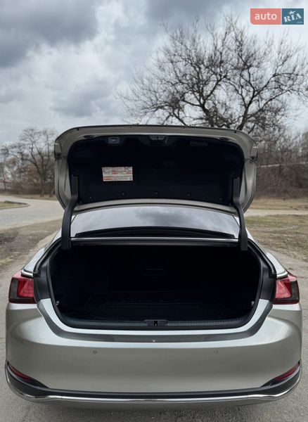 Седан Lexus ES 2021 в Дніпрі