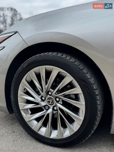 Седан Lexus ES 2021 в Дніпрі