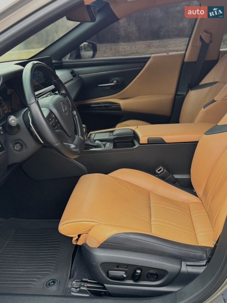 Седан Lexus ES 2021 в Дніпрі