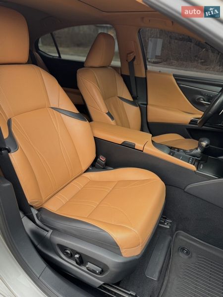 Седан Lexus ES 2021 в Дніпрі