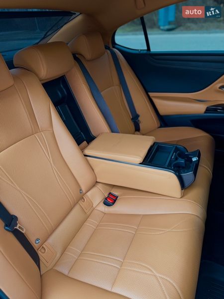 Седан Lexus ES 2021 в Дніпрі