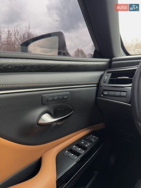 Седан Lexus ES 2021 в Дніпрі