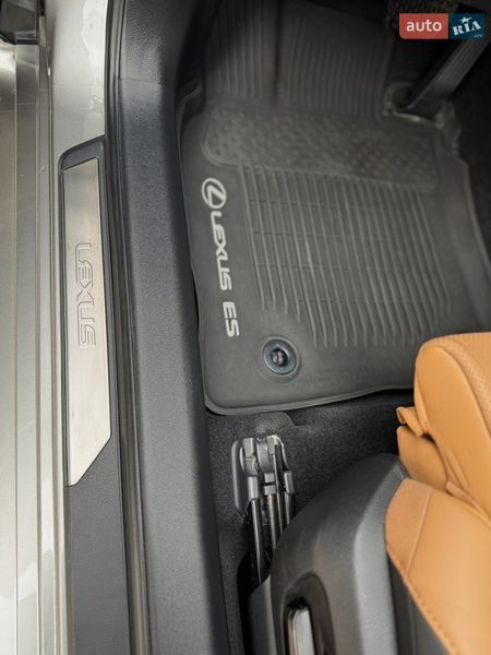 Седан Lexus ES 2021 в Дніпрі