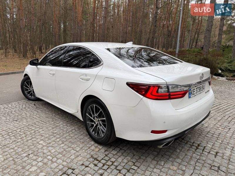 Седан Lexus ES 2016 в Новомосковську
