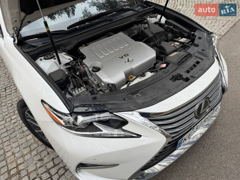 Седан Lexus ES 2016 в Новомосковську