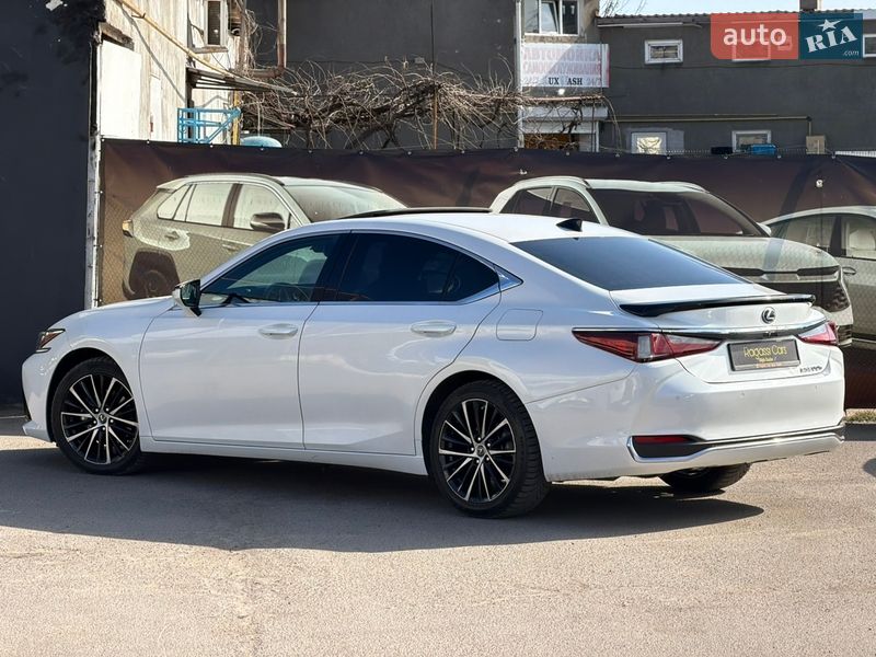 Седан Lexus ES 2022 в Одесі