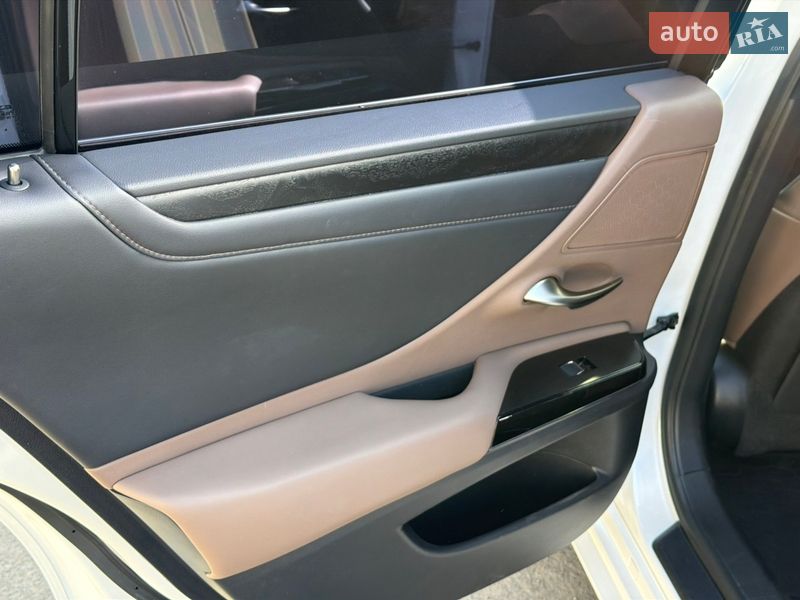 Седан Lexus ES 2022 в Одесі