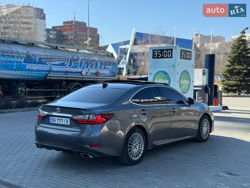 Седан Lexus ES 2016 в Дніпрі