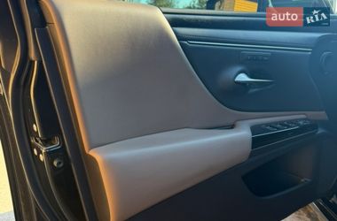 Седан Lexus ES 2022 в Виннице