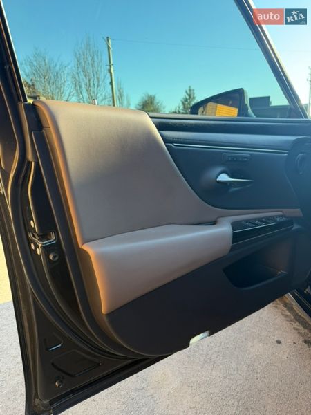 Седан Lexus ES 2022 в Виннице