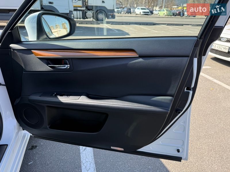 Седан Lexus ES 2013 в Киеве