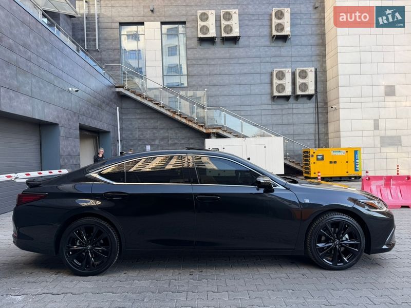 Седан Lexus ES 2024 в Києві
