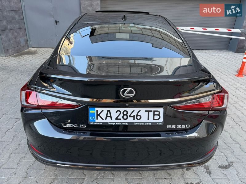 Седан Lexus ES 2024 в Києві