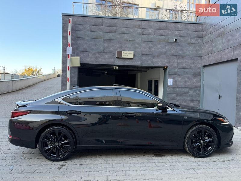 Седан Lexus ES 2024 в Києві