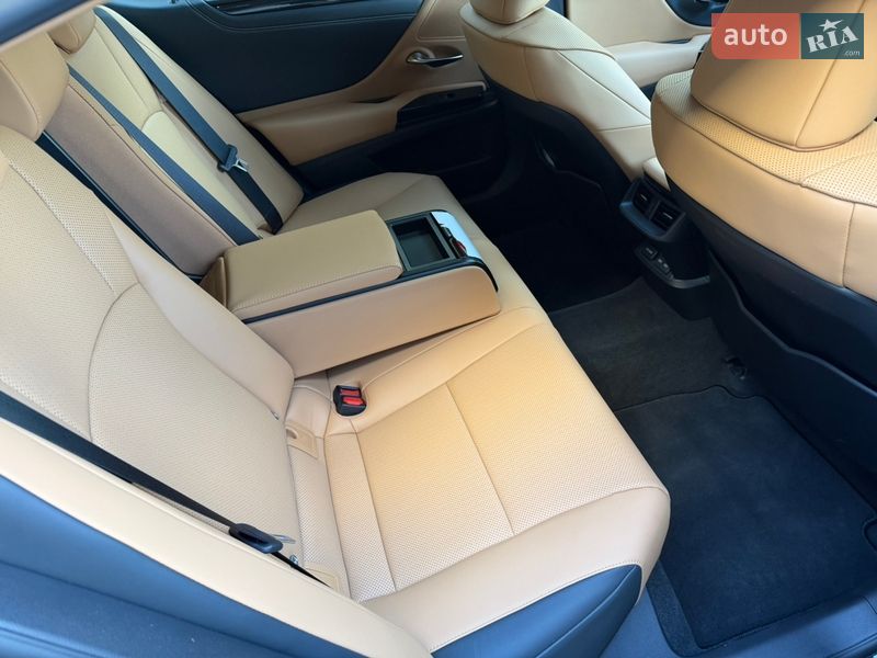 Седан Lexus ES 2024 в Києві