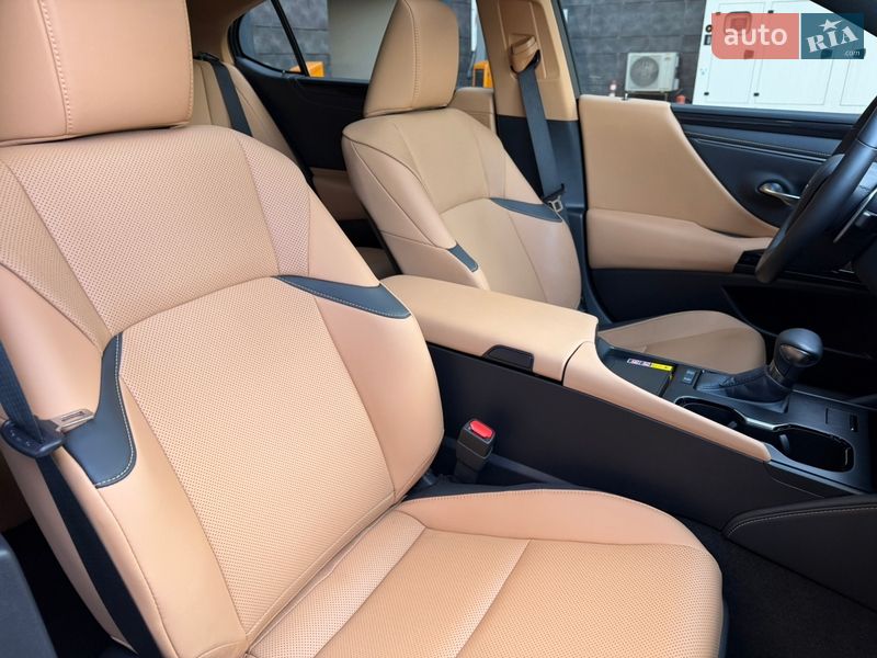 Седан Lexus ES 2024 в Києві