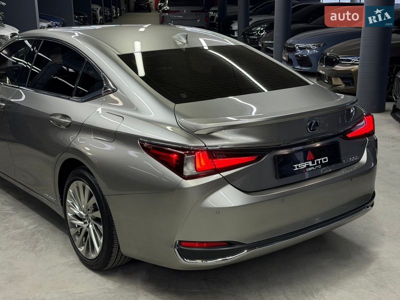 Седан Lexus ES 2019 в Одесі