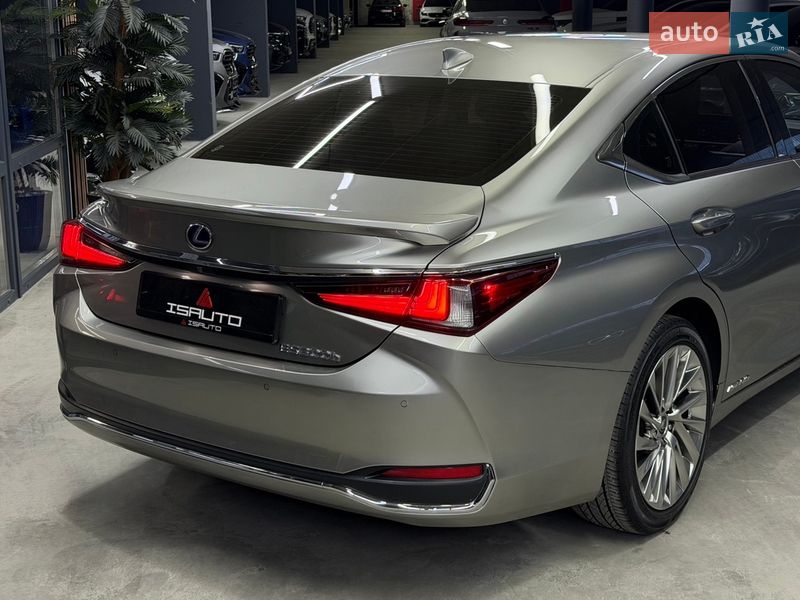 Седан Lexus ES 2019 в Одесі
