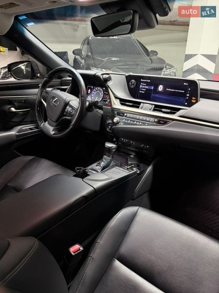 Седан Lexus ES 2021 в Киеве