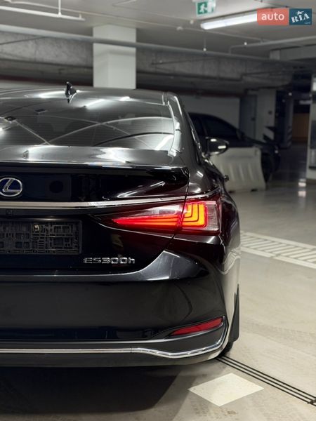 Седан Lexus ES 2021 в Киеве