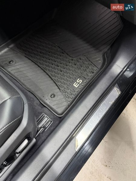 Седан Lexus ES 2021 в Киеве