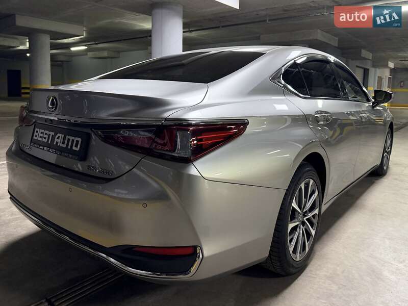 Седан Lexus ES 2022 в Киеве