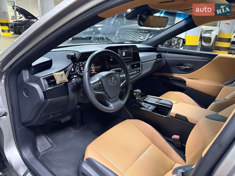 Седан Lexus ES 2022 в Киеве