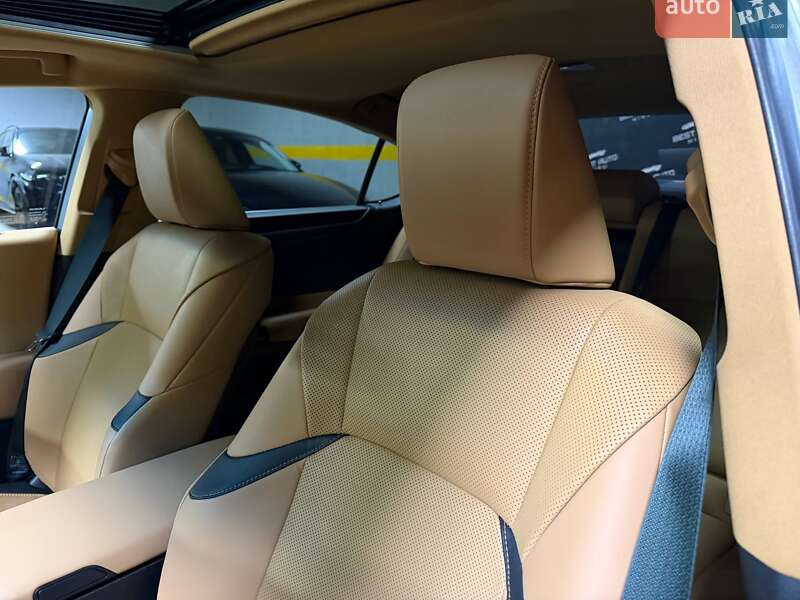 Седан Lexus ES 2022 в Киеве