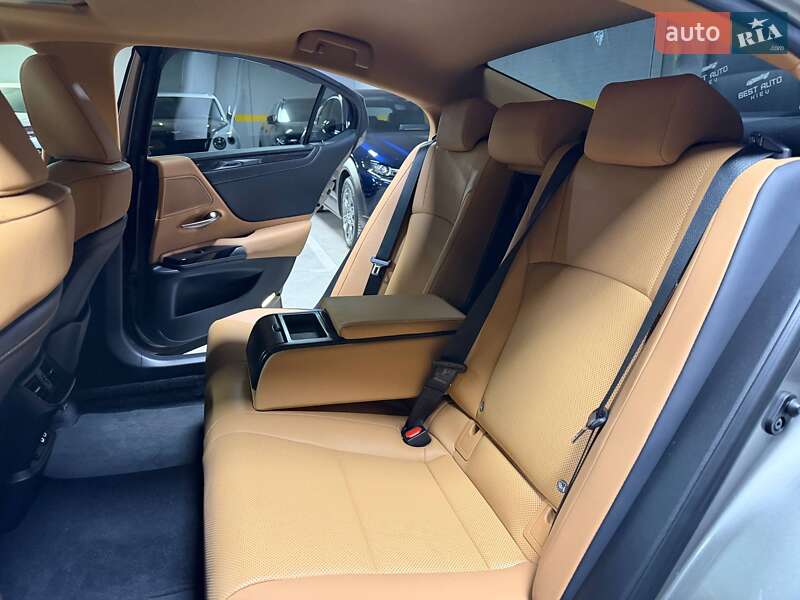 Седан Lexus ES 2022 в Киеве