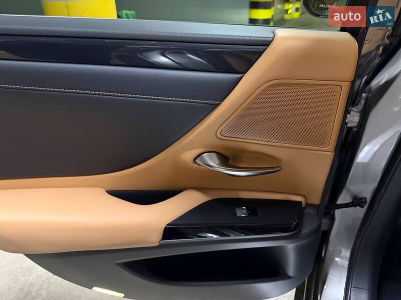 Седан Lexus ES 2022 в Киеве