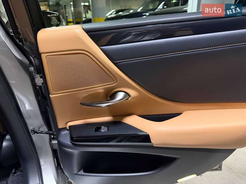 Седан Lexus ES 2022 в Киеве