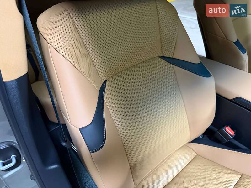 Седан Lexus ES 2022 в Киеве