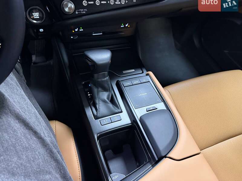 Седан Lexus ES 2022 в Киеве