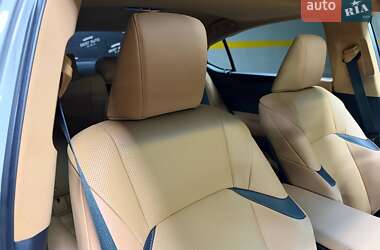 Седан Lexus ES 2022 в Киеве