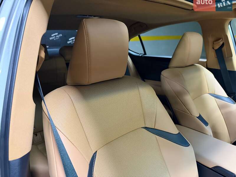 Седан Lexus ES 2022 в Киеве