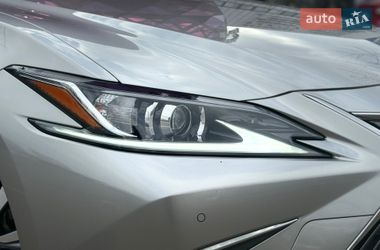 Седан Lexus ES 2020 в Киеве