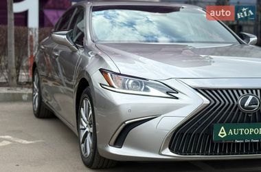 Седан Lexus ES 2020 в Киеве