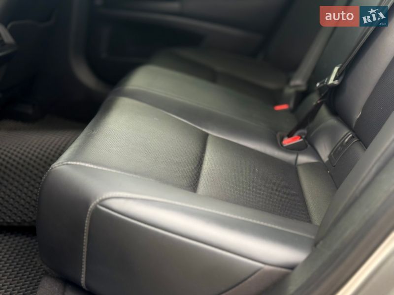 Седан Lexus ES 2020 в Києві фото 28 Седан Lexus ES 2020 в Києві