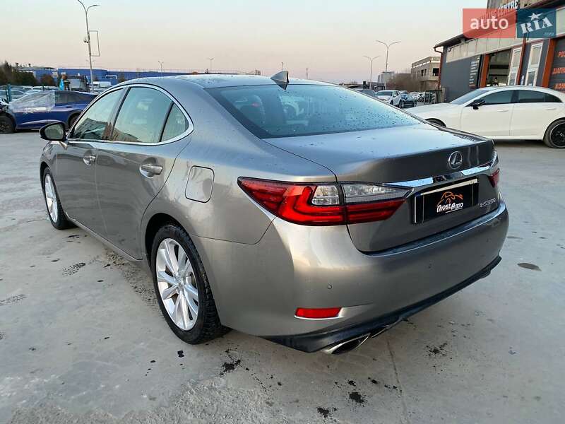 Седан Lexus ES 2017 в Львове