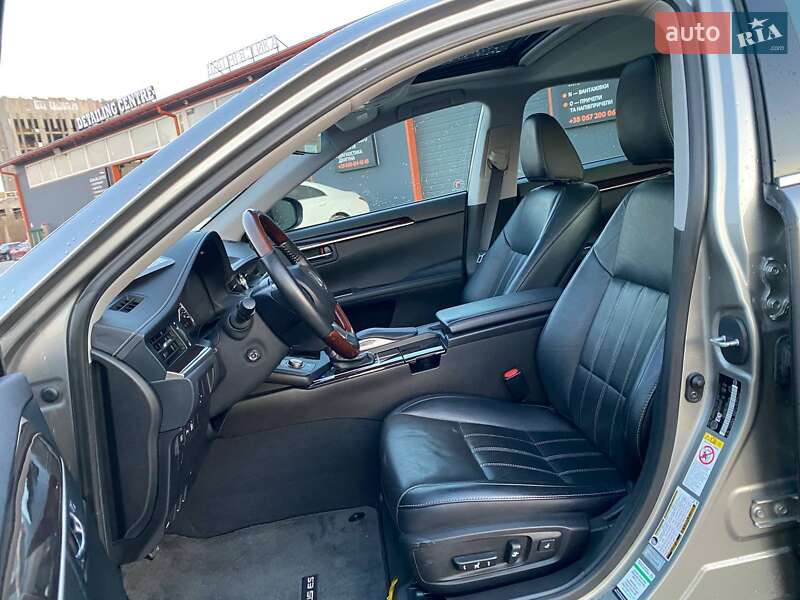 Седан Lexus ES 2017 в Львове