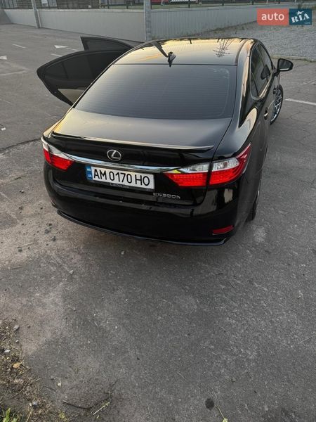 Седан Lexus ES 2015 в Житомире